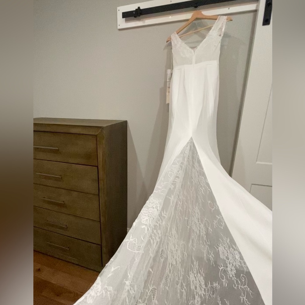 NWT - Trumpet/Mermaid Court Train Chiffon Lace Wedding Dress With Beading - US4 - Picture 11 of 11